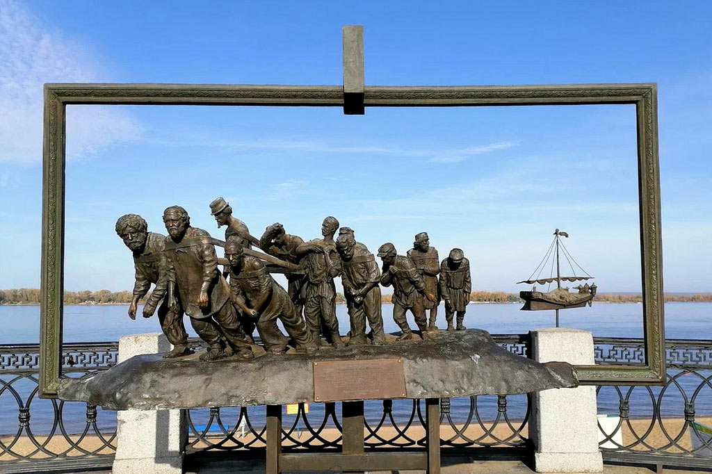 Памятник «Бурлаки на Волге» в Самаре