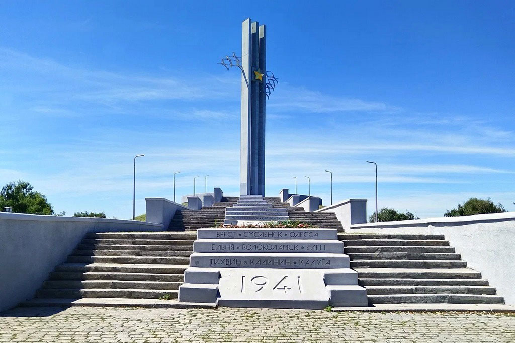 Памятник «Журавли» в Саратове