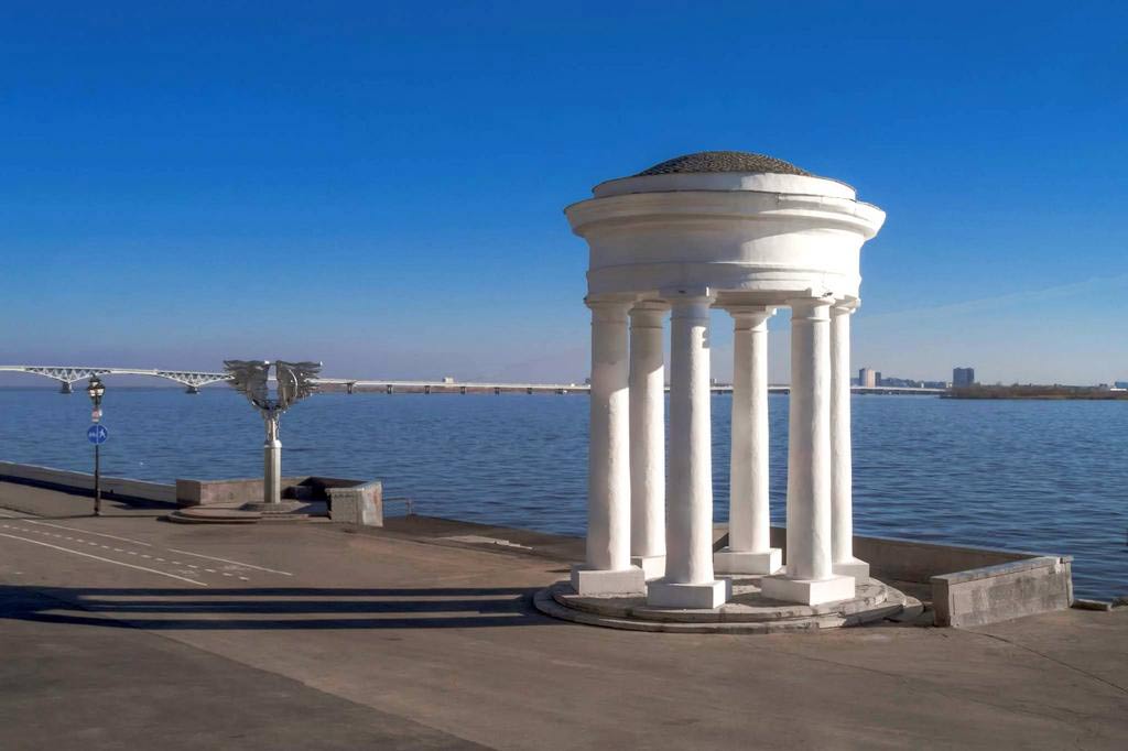 Ротонда на набережной Космонавтов в Саратове